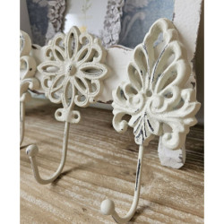 Béžový antik nástěnný háček s ornamentem - 8*1*16,5 cm