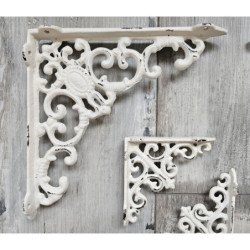 Krémová litinová konzole s ornamentem - 20*19 cm