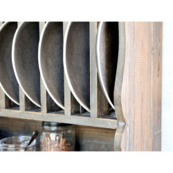 Hnědá antik dřevěná nástěnná polička s přihrádkami a háčky Plate Rack - 80*20*55 cm