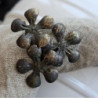 Bronzovo-černý antik kovový držák na ubrousky s kytičkou Flower - 6*5cm