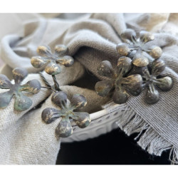 Bronzovo-černý antik kovový držák na ubrousky s kytičkou Flower - 6*5cm
