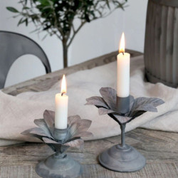 Zinkový antik kovový svícen na úzkou svíčku s květem Flower - Ø 12*9 cm