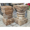 Hnědý dřevěný podstavec / stůl s řezbou Grimaud Unit - 25*25*38 cm