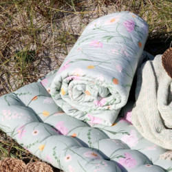 Zelený bavlněný přehoz s květy Aix Quilt Wild Flowers - 130*180 cm