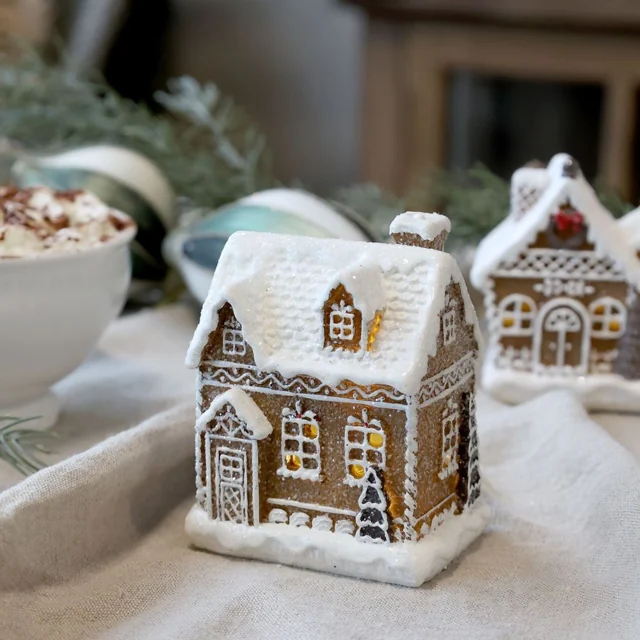 Vánoční chaloupka Gingerbread Noël LED značky Chic Antique